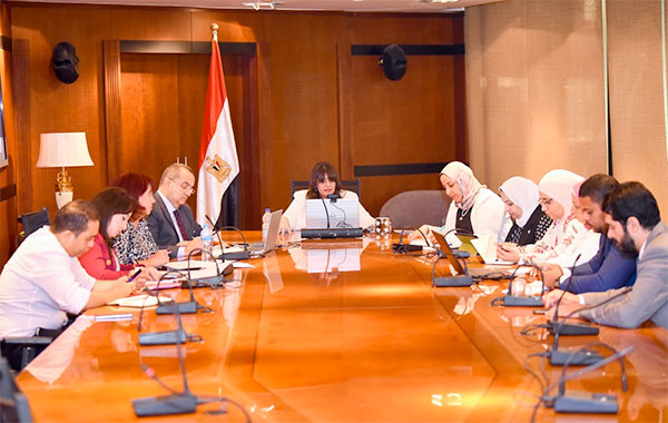 استخراج بطاقات الرقم القومي والجوازات استفسارات ونقاشات مع وزيرة الهجرة والجاليات المصرية بالكويت