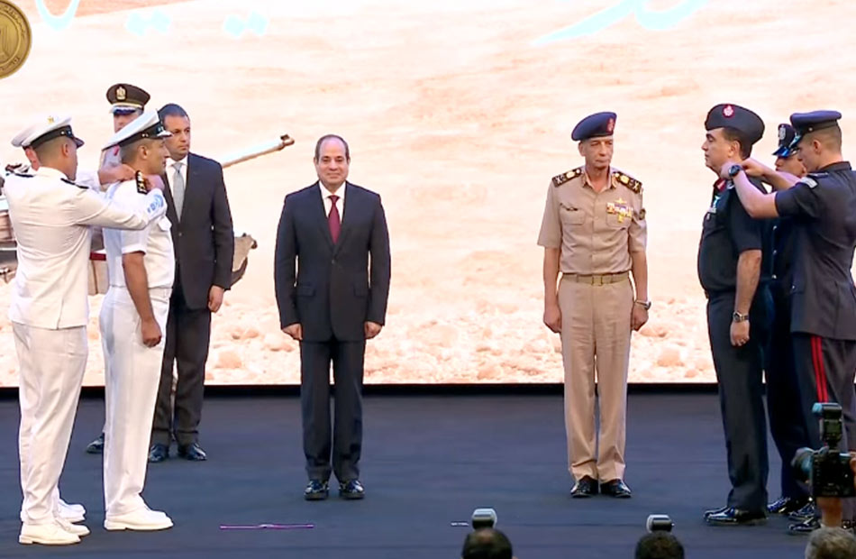 الرئيس السيسي يشهد ترقية قائدي القوات البحرية والجوية إلى رتبة فريق 