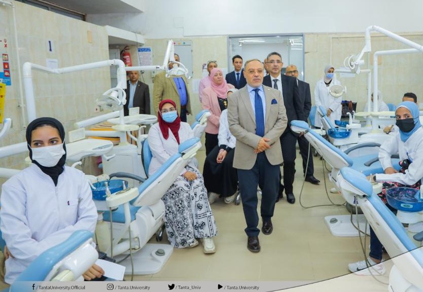 رئيس جامعة طنطا يتابع مدى انتظام الدراسة بكلية طب الأسنان | صور - بوابة  الأهرام