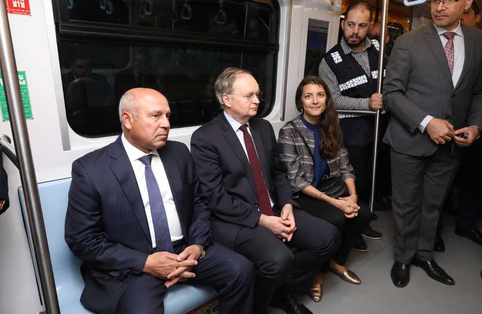  وزير النقل يشهد بدء التشغيل التجريبي بالركاب للجزء الأول من المرحلة الثالثة للخط الثالث للمترو 