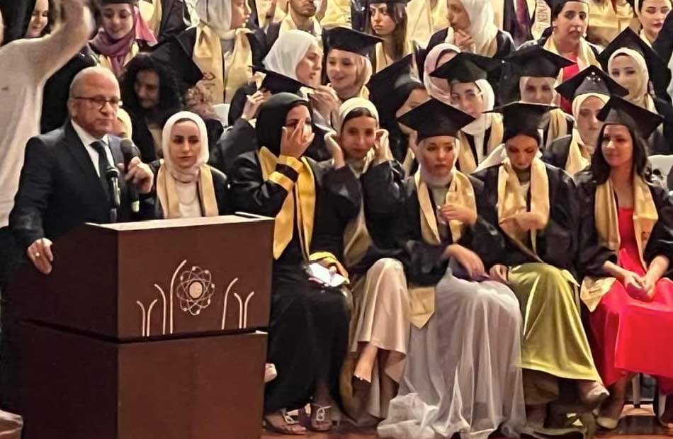 رئيس جامعة حلوان يشهد حفل تخرج كلية التربية الفنية صور بوابة الأهرام
