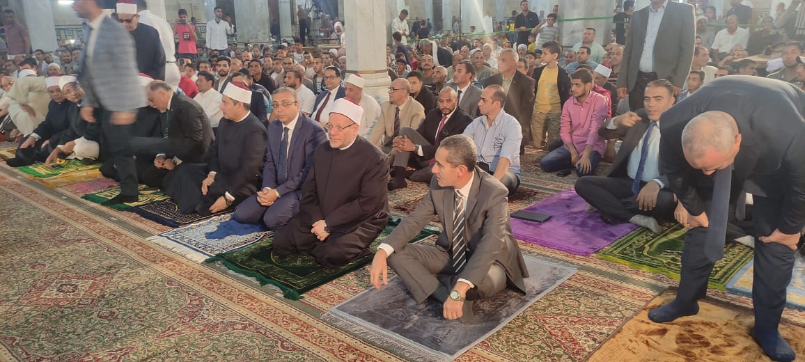 المفتى ومحافظ الغربية  خلال صلاة الجمعة بمسجد   السيد البدوى  فى طنطا