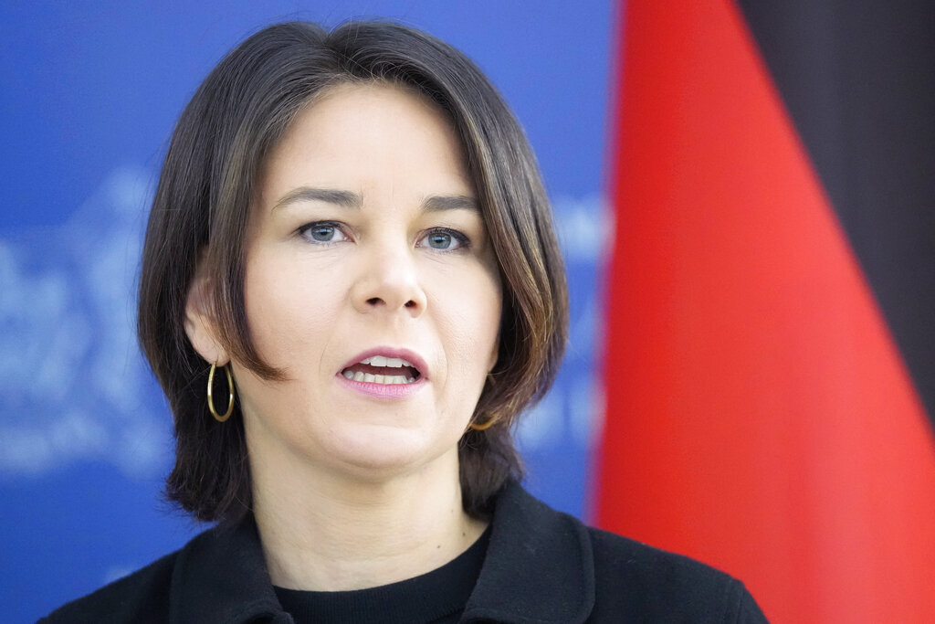 وزيرة الخارجية الألمانية وقف إطلاق النار في أوكرانيا لا يجلب الحرية ولا الأمن