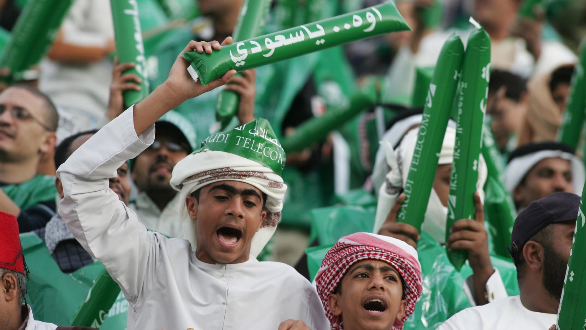 مسيرة حاشدة لجماهير السعودية قبل انطلاق المونديال