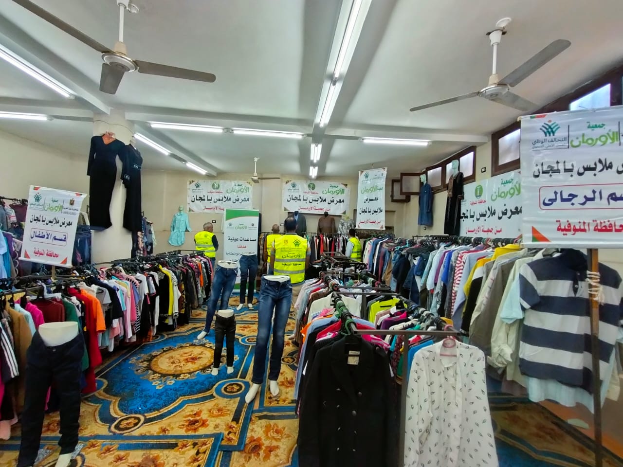 تنظيم معرض لتوزيع الملابس الجديدة بقرى مركز الشهداء بالمنوفية | صور	