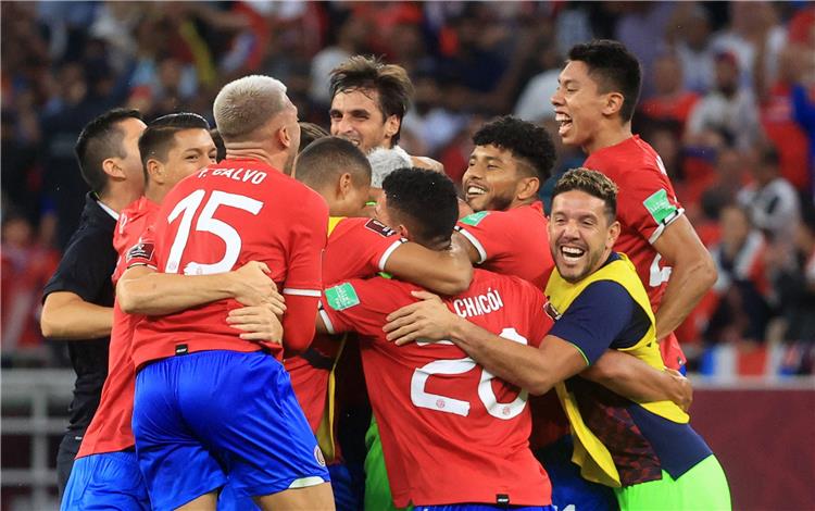 مدرب كوستاريكا فخور بفريقي رغم وداع كأس العالم وعلينا أن نفكر في المسقبل