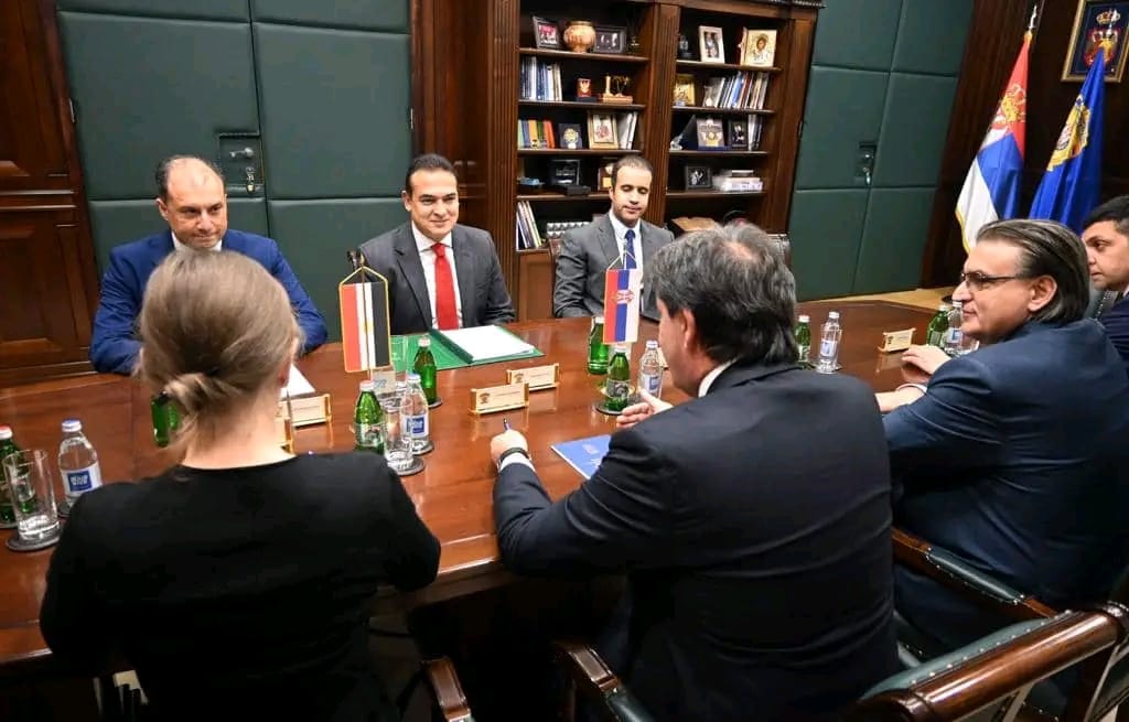 السفير باسل صلاح، سفير مصر لدى صربيا مع وزير الداخلية الصربي (براتيسلاف جاشيتش)