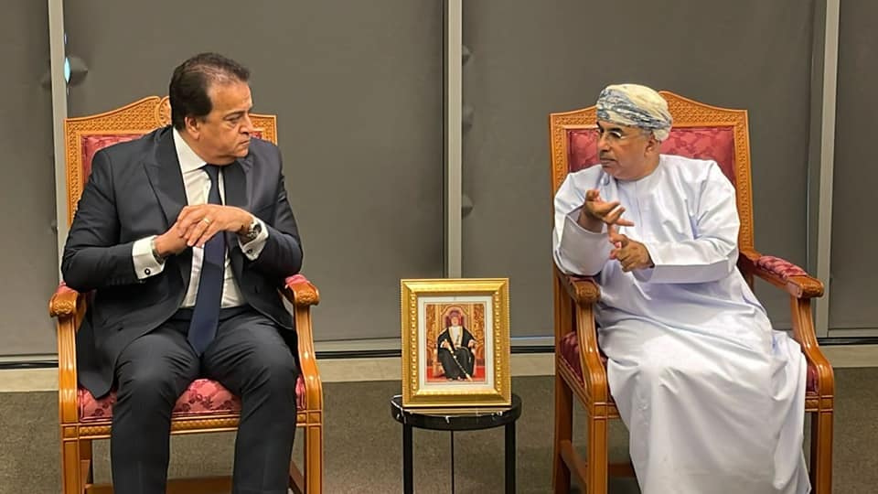 وزير الصحة يبحث مع نظيره العماني التعاون في القطاع الصحي