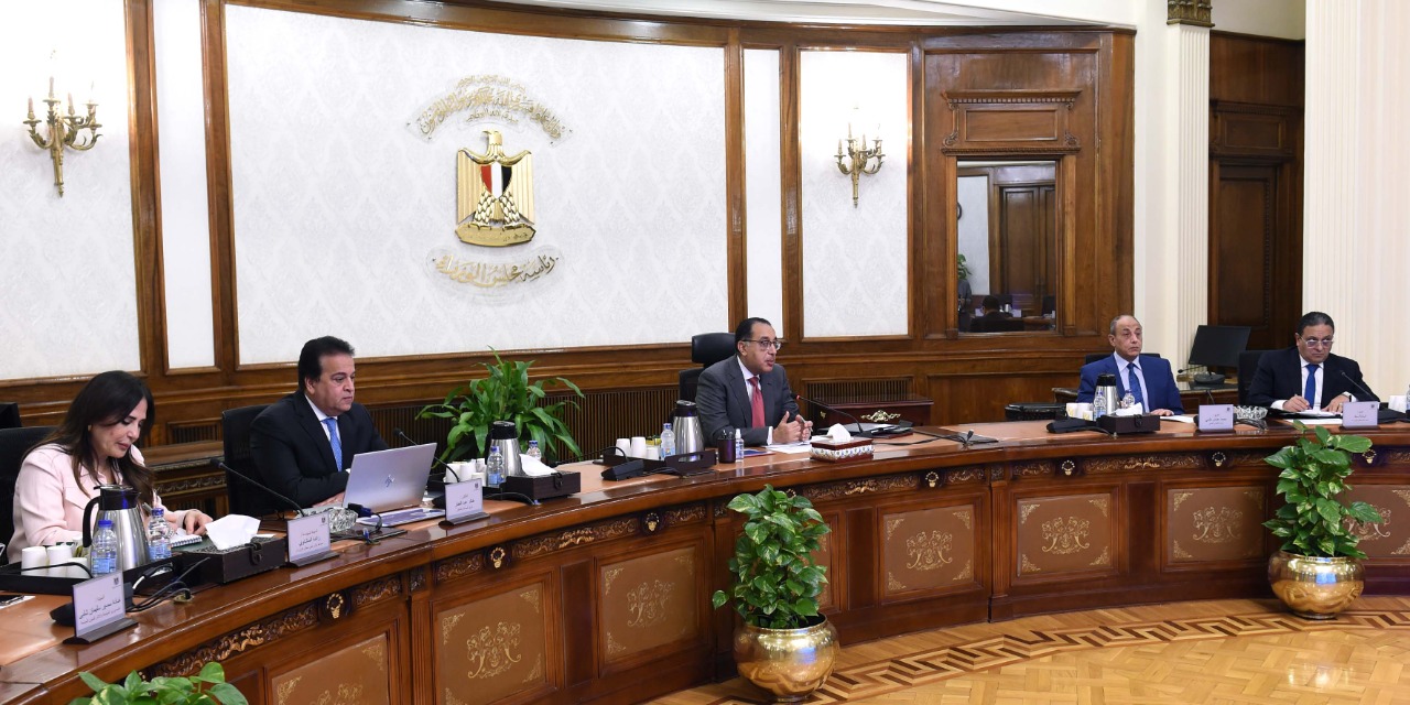 رئيس الوزراء يوجه بتيسير إجراءات دخول الطلاب الراغبين في الدراسة بالجامعات المصرية