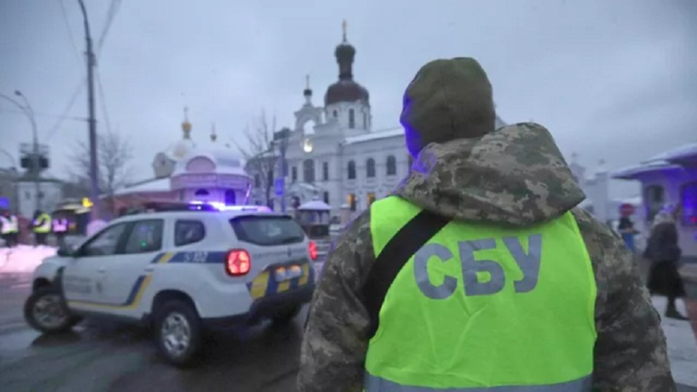 أجهزة الأمن الأوكرانية تشن حملة أمنية واسعة ضد الكنائس الأرثوذكسية في العديد من المدن