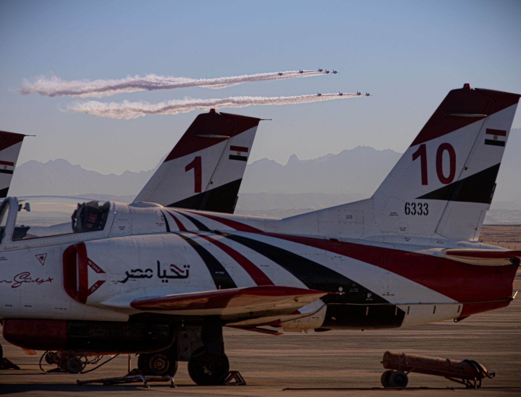 فريق الألعاب الجوية البريطانى يصل لإحدى القواعد الجوية المصرية