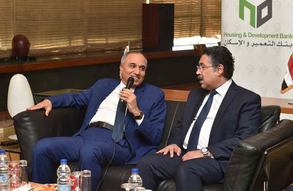 الكاتب الصحفي عبد المحسن سلامة رئيس مجلس إدارة مؤسسة الأهرام مع حسن غانم رئيس بنك التعمير والإسكان