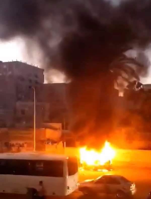 حريق يلتهم سيارة ميكروباص في العجمي بالإسكندرية