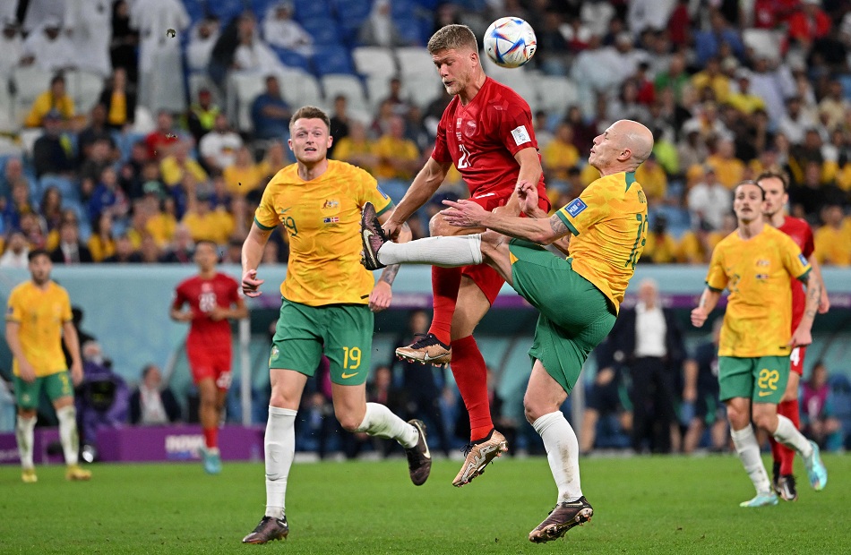 أستراليا تخطف بطاقة التأهل لدور الـ  بالفوز على الدنمارك في كأس العالم 
