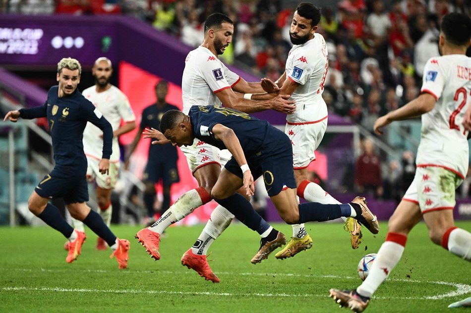 بطل العالم يسقط أمام العرب | تونس تفوز على فرنسا وتخسر بطاقة التأهل بالمونديال