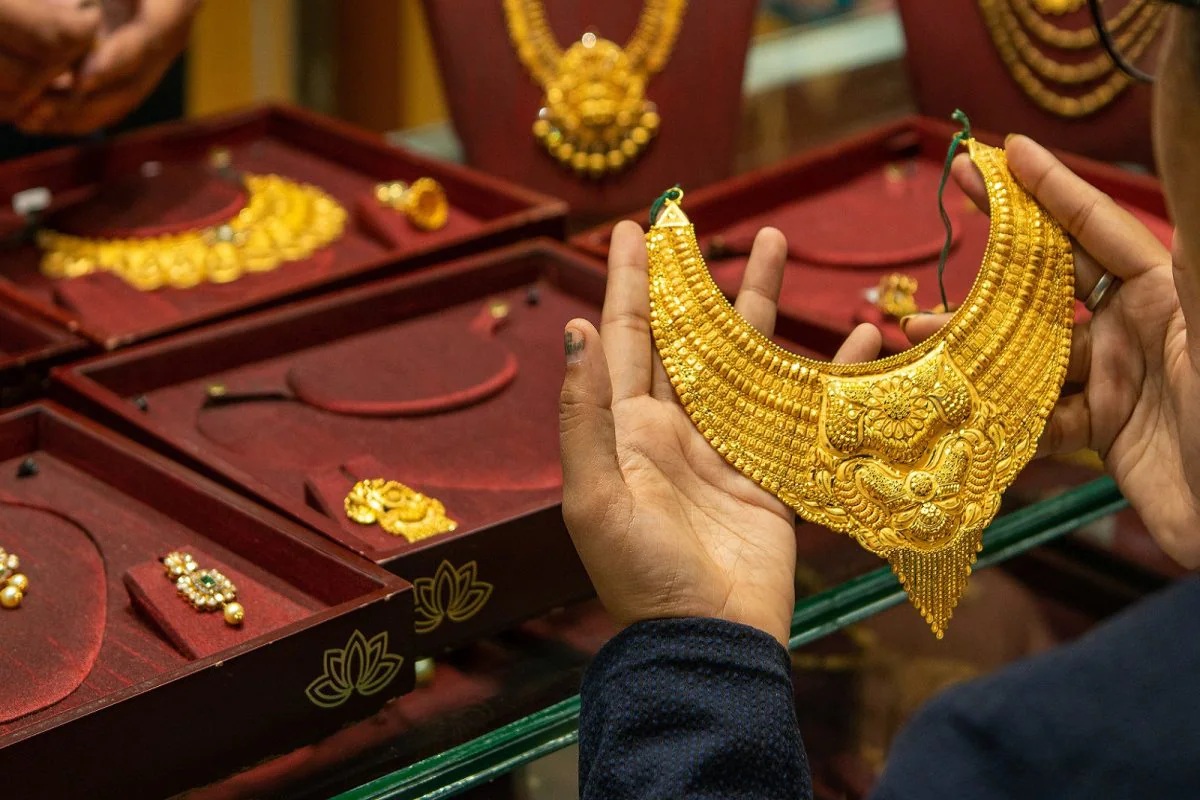 سعر الذهب اليوم في مصر يسجل قفزة تاريخية جديدة وعيار  يتخطى  جنيه