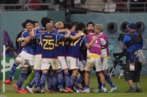 رسميًا اليابان وإسبانيا لدور الـ من كأس العالم 