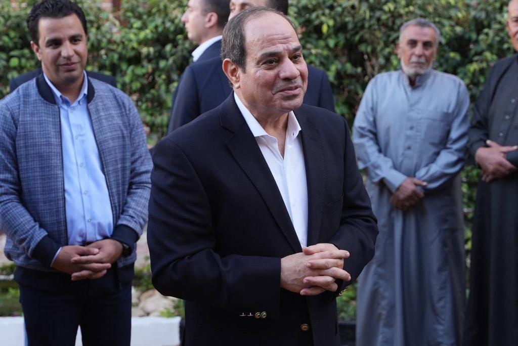 الرئيس السيسى لأهالي الدقهلية: اطمنوا على مصر.. ومواطن يرد: "إحنا فى نعمة نتحسد عليها"| فيديو