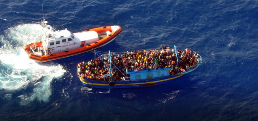 خفر السواحل الإيطالي ينقذ  مهاجرا وينتشل  جثث في مياه مالطا