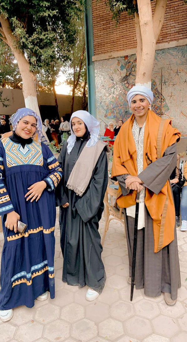 حفلة تنكرية لطلاب كلية الفنون الجميلة بالأقصر