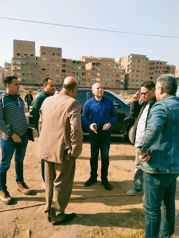 نائب محافظ القاهرة يتابع نقل وتدعيم شبكات مرافق توسعة المحاور في المرج