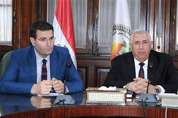 وزير الزراعة واستصلاح الأراضي خلال لقائه عباس الحاج حسن وزير الزراعة بدولة لبنان