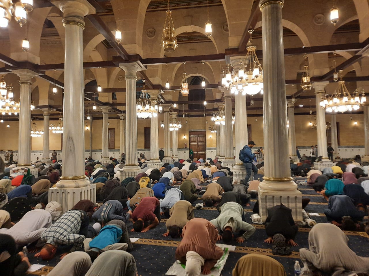 مدير الأوقاف بالقاهرة نقل صلاة التراويح لأول مرة من مسجد الحسين تليفزيونيا في رمضان