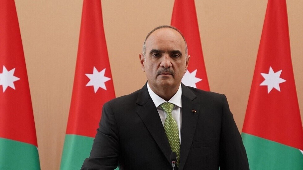 رئيس وزراء الأردن للعاهل البحريني حريصون على تعزيز العلاقات المتميزة بين عمان والمنامة