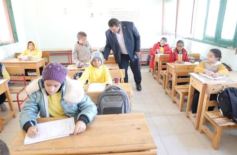 مدير التعليم بالوادي الجديد يتفقد عددا من المدارس