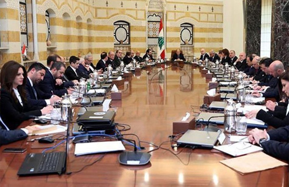 اكتمال نصاب جلسة مجلس الوزراء اللبناني يتصدر عناوين الصحف