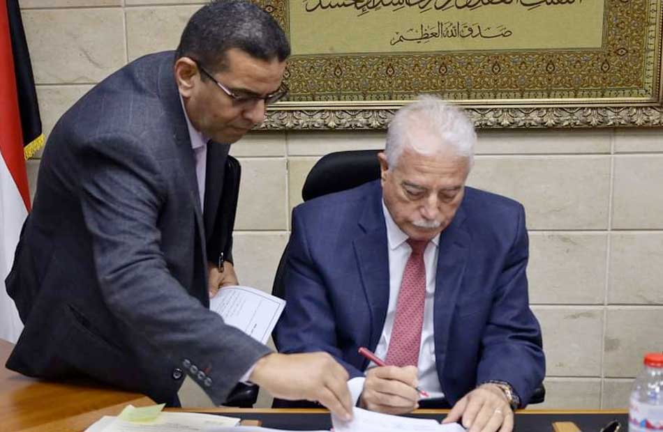 محافظ جنوب سيناء يُصدق على  حالات تصالح على مخالفات البناء لأهالي طور سيناء