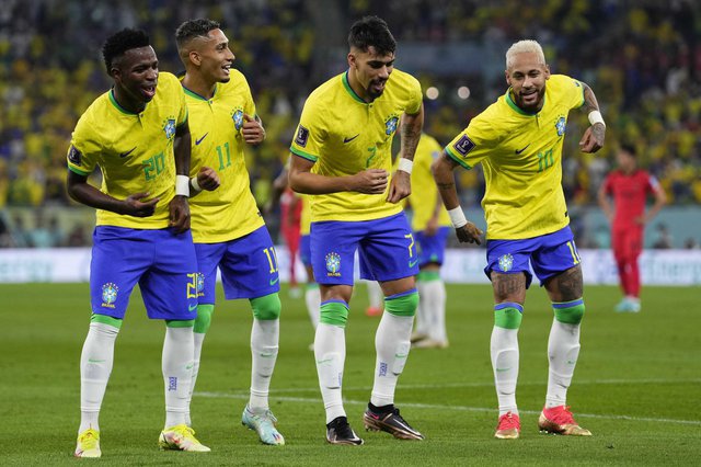 منتخب البرازيل يتطلع لـ ;رقصة جديدة; أمام كرواتيا في دور الثمانية بكأس العالم 