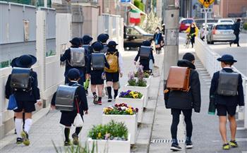   الحكم بسجن ياباني مع وقف التنفيذ لإلحاقه الضرر بمدرسة كورية دولية