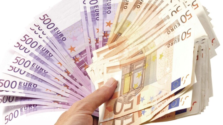  اليورو يهوي لأدنى مستوى في عقدين مع تنامي مخاوف الركود