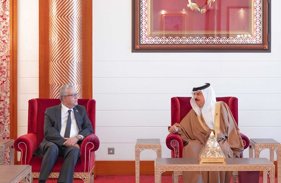 رئيس مجلس النواب يؤكد عمق ومتانة العلاقات المصرية  البحرينية خلال لقائه بالملك حمد بن عيسى| صور
