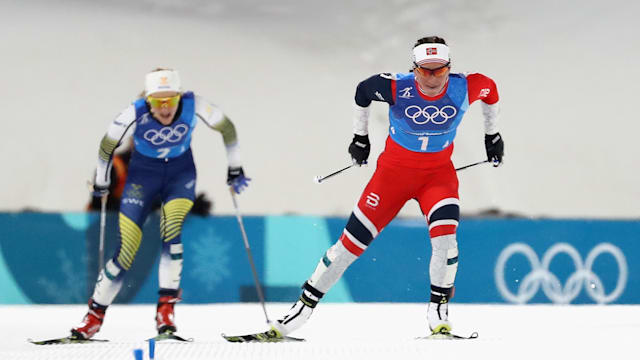 النرويج تتوج بذهبية السرعة لفرق الرجال في التزلج الريفي بأولمبياد بكين 