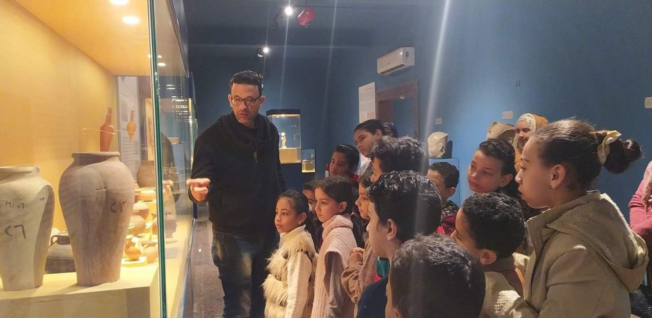 متحف ملوي ينظم زيارة لـمجموعة من الأطفال لزيادة الوعي الأثري |صور