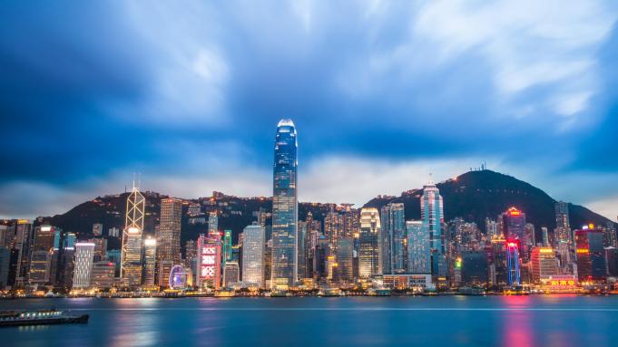 رئيس الوزراء الصيني بكين تدعم هونج كونج كمركز دولي للمال والشحن