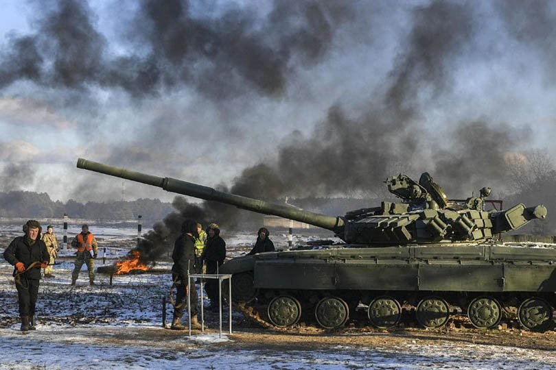 الدفاع الروسية العسكريون الروس يدخلون مدينة ميليتوبول الأوكرانية