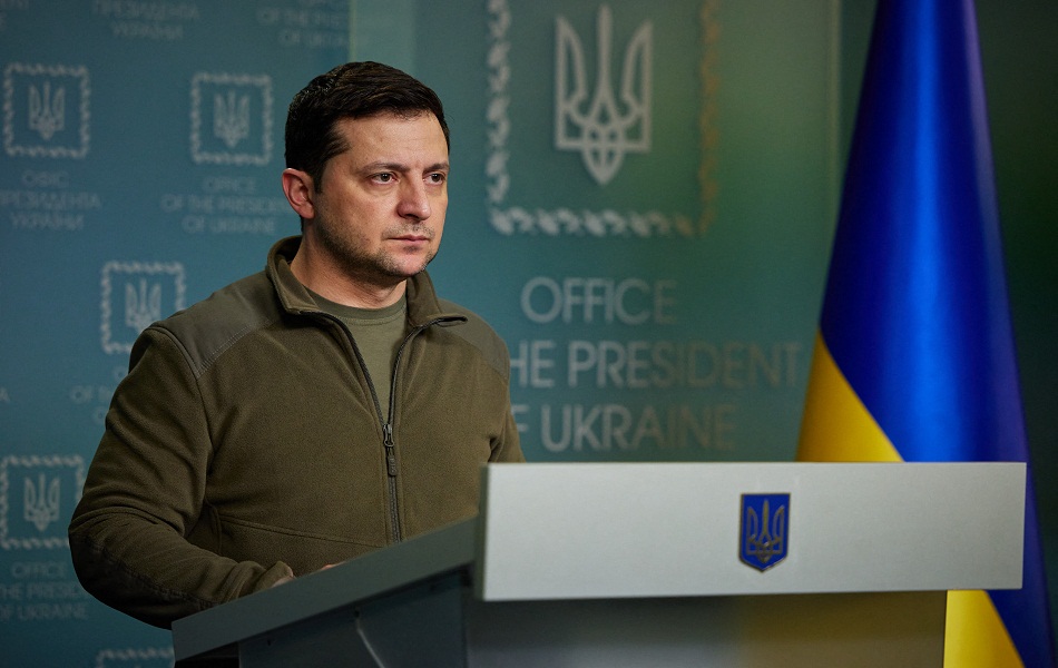 الرئيس الأوكراني يشكر ماكرون لإرساله معدات عسكرية دفاعية لأوكرانيا