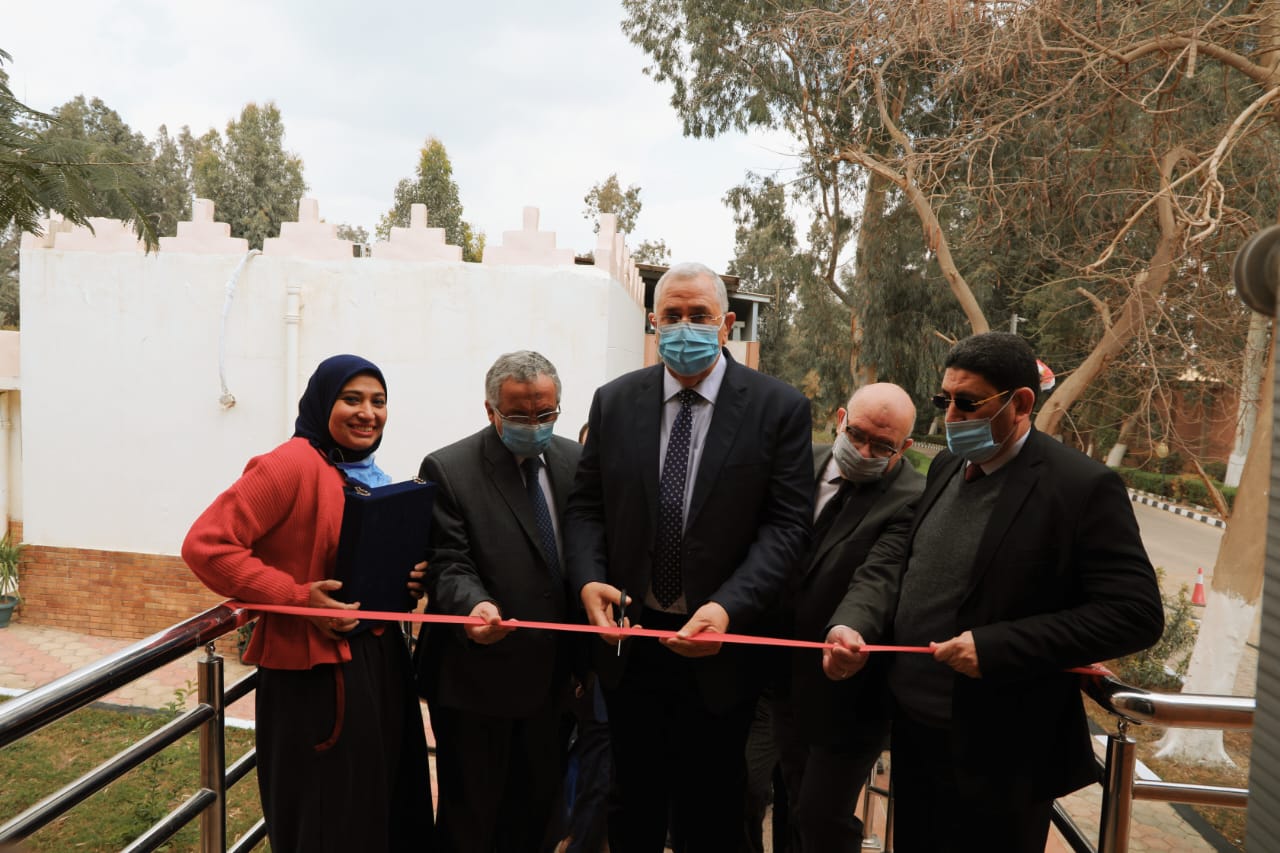 وزير الزراعة يفتتح أحدث خطوط لإنتاج لقاحات الدواجن بمعهد الأمصال واللقاحات البيطرية|صور