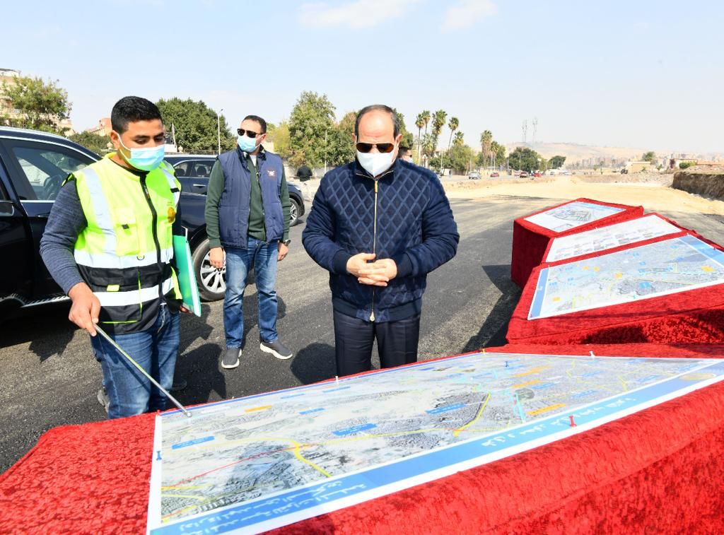 الرئيس السيسي يتفقد منطقة مصر القديمة والقاهرة التاريخية لمتابعة سير العمل بعدد من المشروعات القومية