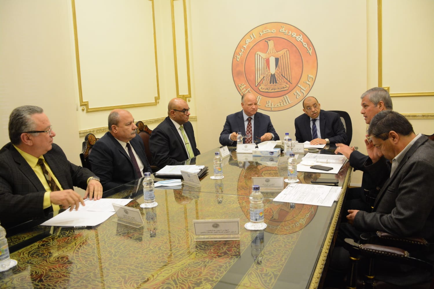 وزير التنمية المحلية يبحث تسوية بعض المشكلات والعقبات بين محافظة القاهرة وشركات القابضة للتشييد