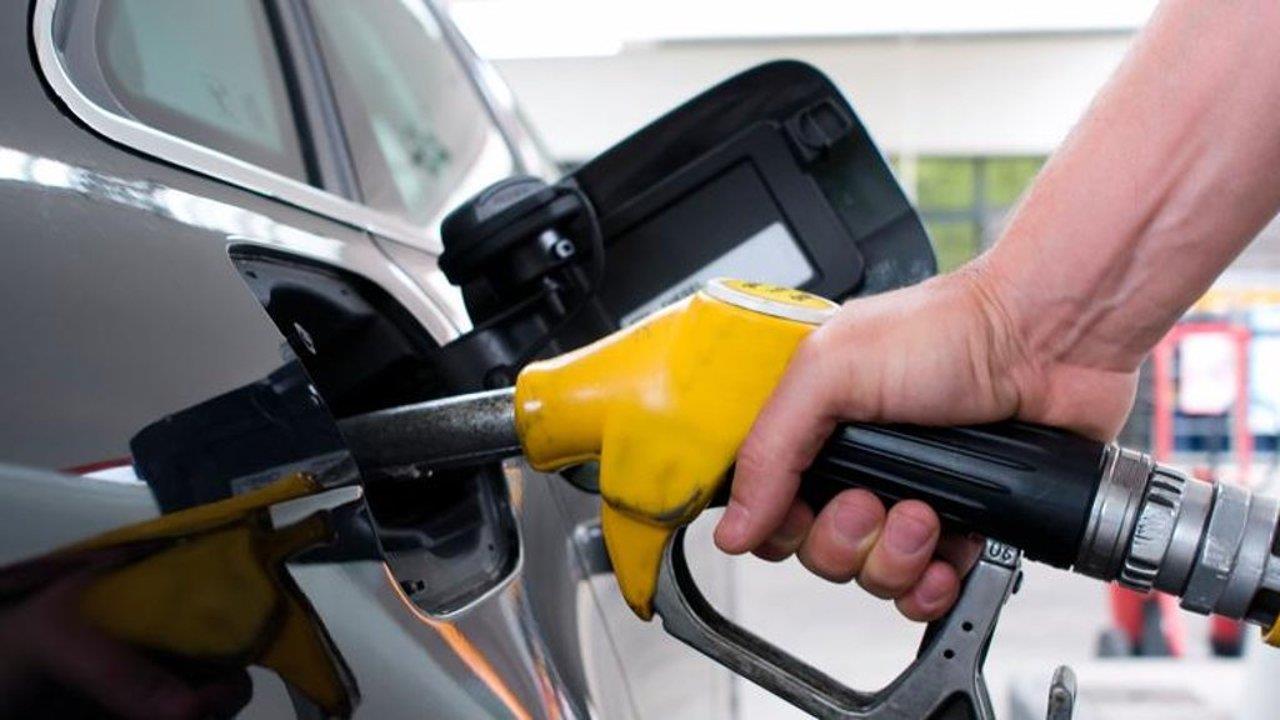 بشاي بعض الشركات ستمتص الفروق السعرية عقب زيادة البنزين وأخرى تضطر لرفع الأسعار بنسب متفاوتة