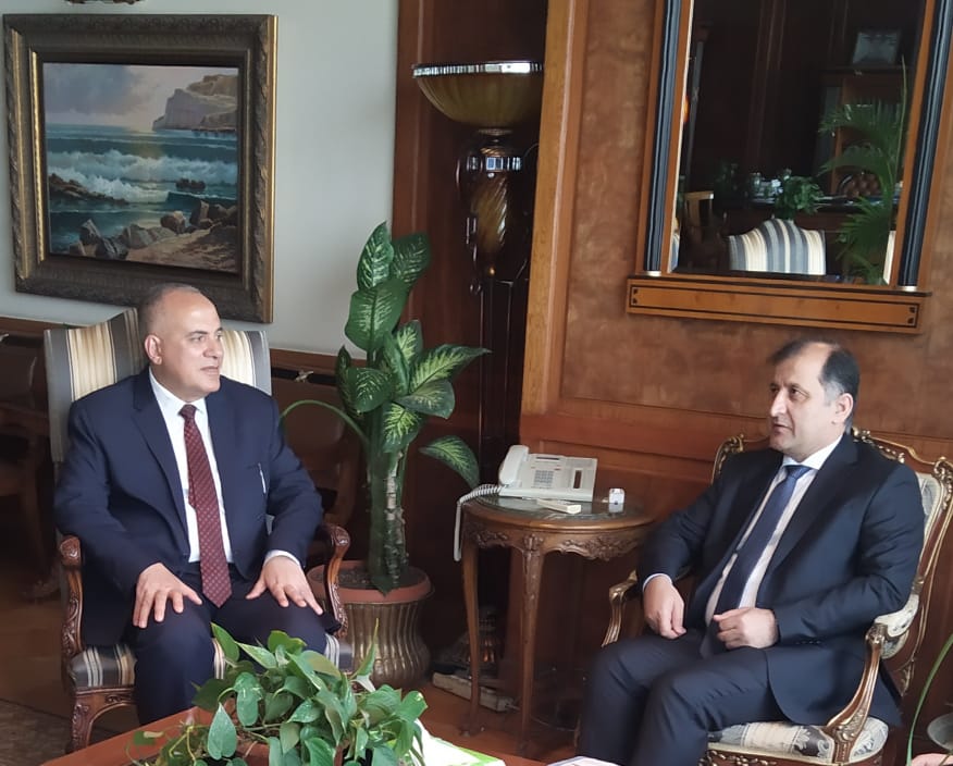 وزير الري يبحث مع السفير الطاجيكي سبل تعزيز التعاون في مجال الموارد المائية
