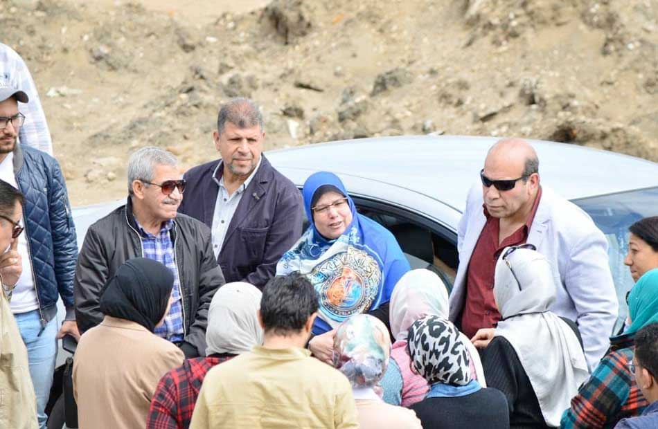 تفقد أعمال إنشاء خطوط الصرف الصحي والطرد بمشروع الإسكان الاجتماعي | صور