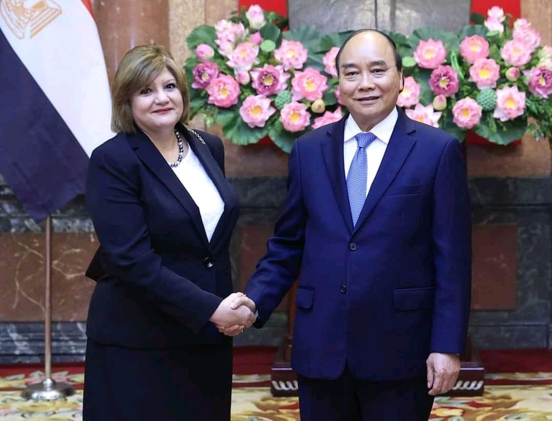 سفيرة مصر بفيتنام تقدم أوراق اعتمادها إلى الرئيس الفيتنامي 