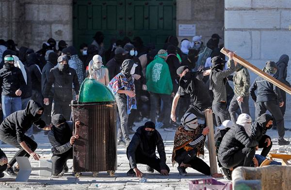 إصابات واعتقالات في مواجهات بين فلسطينيين وقوات الاحتلال الإسرائيلي في الحرم القدسي