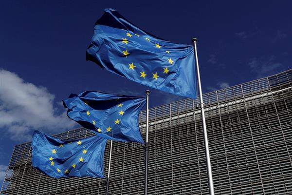 الاتحاد الأوروبي يأسف لقرار روسيا بطرد موظفين في بعثته لدى موسكو