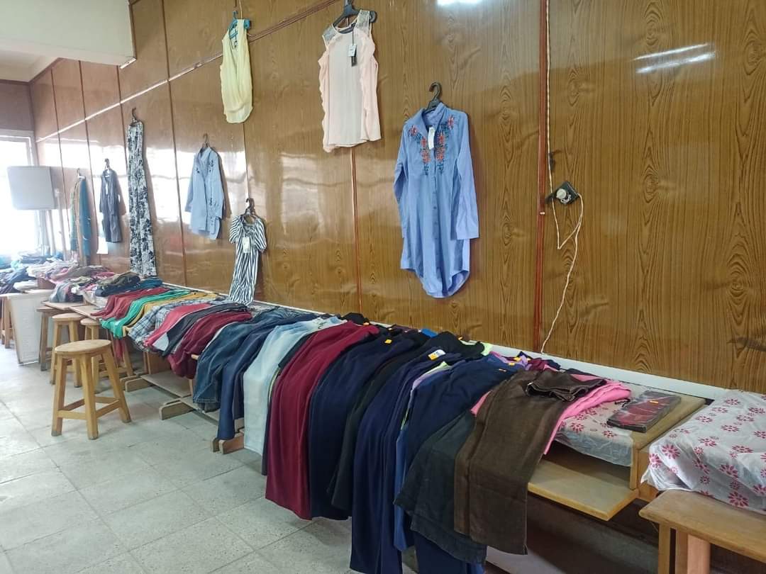 كلية الصيدلة جامعة حلوان تنظم معرضا للملابس بمناسبة عيد الفطر